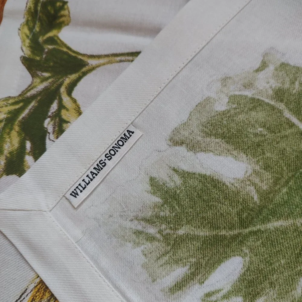 Williams Sonoma 4 pc set Botanical Pumpkin and Gourd Print Napkins White Green